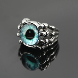 Bague punk œil du diable avec griffe en acier noir-argenté et détail de pupille bleue