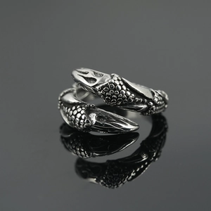 Bague vintage griffe de dragon en acier titane avec anneau réglable et texture écaille