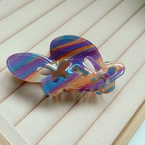 Pince à cheveux papillon évidée avec dégradé arc-en-ciel coloré en acétate pour femme