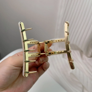 Elegant gold metal hair claw clip with pearl white acrylic inlay for women stylish hair accessory