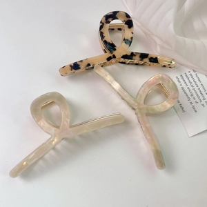 Trois pinces à cheveux en acétate écaille de tortue, blanc perle et rose pour femmes