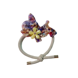Elastisches Haargummi mit lila Marmor-Welpen-Design und Strass-Blumenakzenten