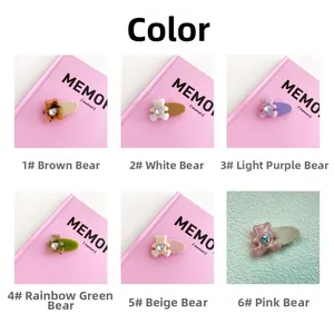 Détail de pinces à cheveux ours colorées avec cœur en cristal en six couleurs mates