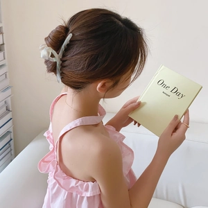 Elegant large pearlescent green acetic acid hair claw clip for women summer styling