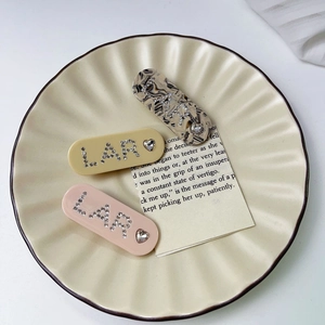 3-piece set of acetate hair clips with LAR rhinestones and heart gems in elegant dish