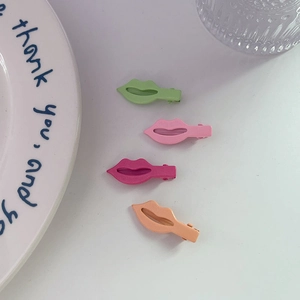 Lot de quatre barrettes à cheveux mignonnes en forme de lèvres colorées pour filles