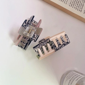 Retro acetate hair claw clips set with elegant tortoise pattern and square design