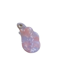 Pince à cheveux en acétate marbré rose et violet avec strass et motif d'ailes d'ange