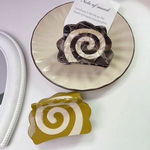 Unique marble texture and green shell-shaped hair claw clips set for elegant styling