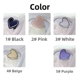 Opzioni di colore di fermagli per capelli a cuore con perle in nero, rosa, bianco e viola