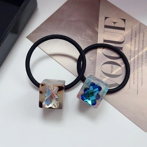 Elastische Haargummis Set mit Acetat-Bärenwürfeln und blauen Strass-Verzierungen