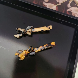 Elegant tortoiseshell acetate bow hair clips with retro duckbill design in a set of two