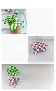 Détails des pinces à cheveux en forme de puzzle aux motifs de damier vert et violet