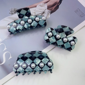 Retro checkered hair claw clip set with white pearls and marble texture finish