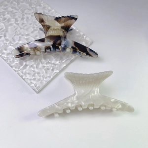 Elegant fishtail hair claw clips in tortoise shell and cream pearl resin for women