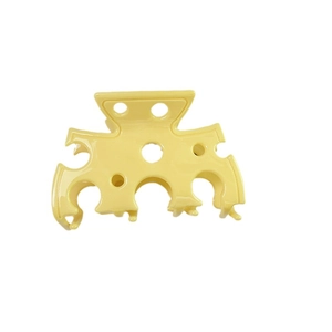 Pince à cheveux mignonne en forme de fromage jaune avec découpes sur fond blanc