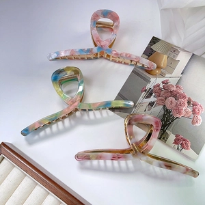 Three premium cross hair claws with marble textures in pastel blue and pink colors