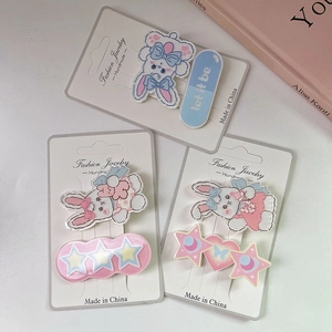 Niedliche Haarklammern im Sanrio-Stil mit Hasen, Sternen und Herzen auf Karte