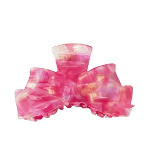Pince à cheveux élégante avec nœud marbré rose et fini nacré pour coiffures polyvalentes