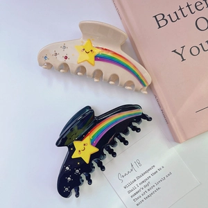 Pinces à cheveux en acétate en forme d'étoile avec cristaux colorés et détails arc-en-ciel