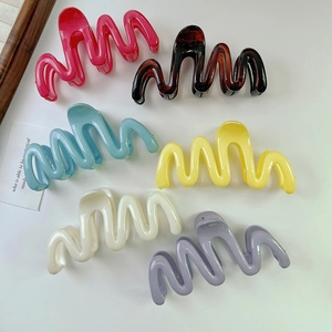 Large Wave S-Shaped Hair Claw Clip For Women High Gloss Plastic Resin Shark Clip Elegant Back Of Head Bun Hair Accessories
