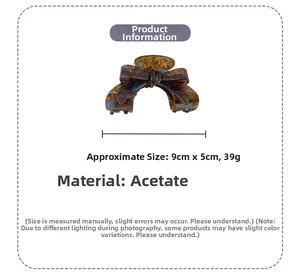 Détail du ressort métallique intérieur de la pince à cheveux artisanale en acétate en nœud