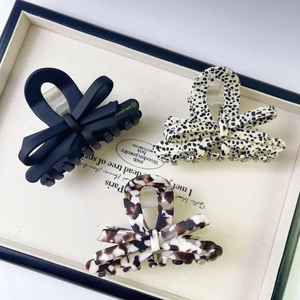 Lot de trois pinces à cheveux à nœud en noir mat, motif tacheté et écaille de tortue