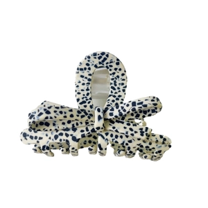 Pince à cheveux élégante en acétate avec motif dalmatien noir et blanc et nœud chic