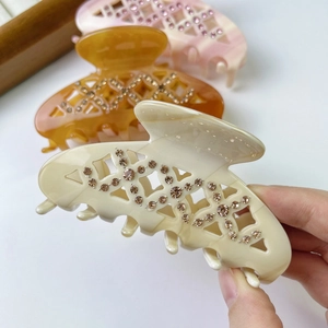 Grandes pinces à cheveux élégantes en acétate avec strass et design ajouré