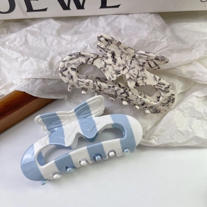 Bow-shaped marble and striped acetate hair claws for women's elegant hair styling