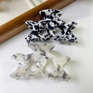 Hollow acetate shark hair claw clips with elegant marble pattern for women
