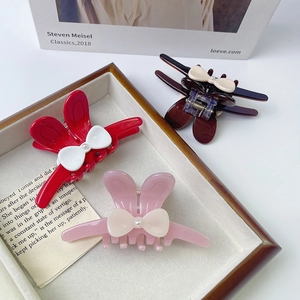 Trois pinces à cheveux oreilles de lapin avec nœuds et perles en rouge, rose et brun