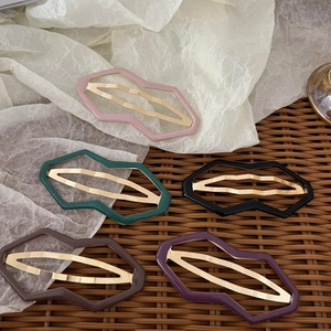 Lot de 5 pinces à cheveux géométriques colorées BB en cinq finitions mates élégantes