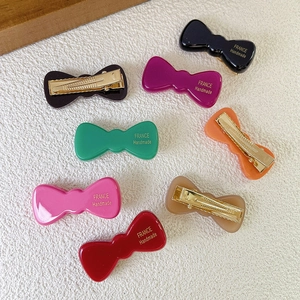Set di mollette per capelli a fiocco in acetato colorato con scritta oro France