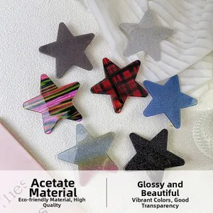 Detalle de pinzas para el cabello de estrella en acetato con varios diseños y colores