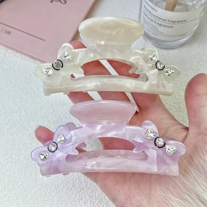 Détails des pinces à cheveux en acétate crème et mauve avec nœuds et strass brillants