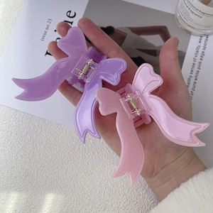 Pinces à cheveux nœud papillon élégantes en rose pastel et violet avec fini brillant