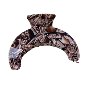 Pince à cheveux demi-ronde en acétate avec motif marbré marron et dents solides