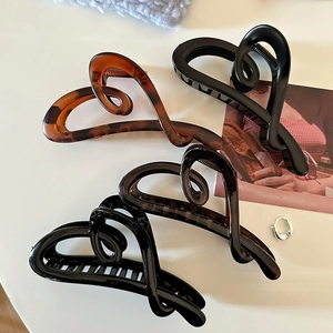Retro Irregular Heart Hair Claw Clip Large Shark Clip High Sense Black Dark Brown Resin Hair Accessory For Women Jewelry