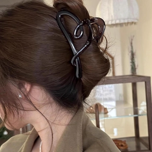 Elegant large vintage black tea heart hair claw clip for women's bun hairstyles