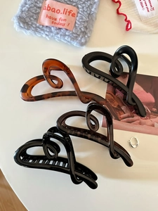 Set of four heart-shaped large hair claw clips in tortoiseshell and black finishes
