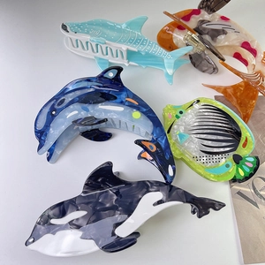 Pinces à cheveux en acétate série océan avec motifs dauphin et baleine effet marbre