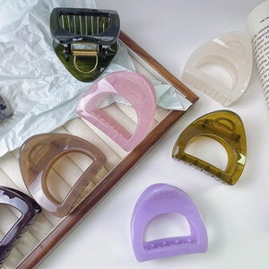 Minimalist thick hollow hair claws in six colors including olive green and pink