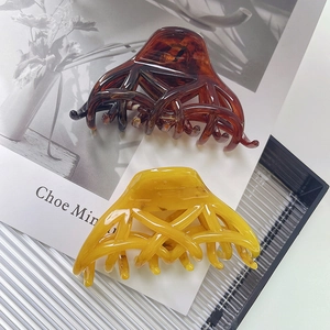 Elegant French vintage hair claws in amber and yellow resin for women daily hairstyle