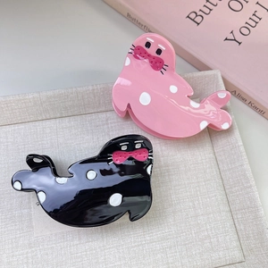 Charmante Haarklammern in Robbenform in Rosa und Schwarz mit weißen Punkten für Damen