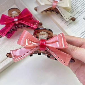 Lot de trois pinces à cheveux à nœud en acétate en rose, beige et rouge rose