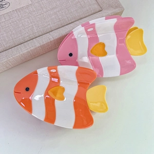 Süße Haarspangen in Tropenfisch-Form in Orange und Rosa aus glänzendem Acetat-Material