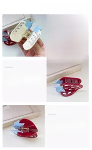 Détail de la pince à cheveux fraise avec strass et mécanisme à ressort en plastique
