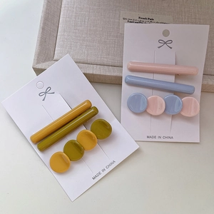 Détail de l'ensemble de barrettes à cheveux en acétate en jaune, vert, rose et bleu