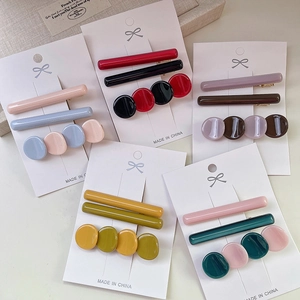 Cinq ensembles de barrettes en acétate colorées aux tons pastel et finition résine